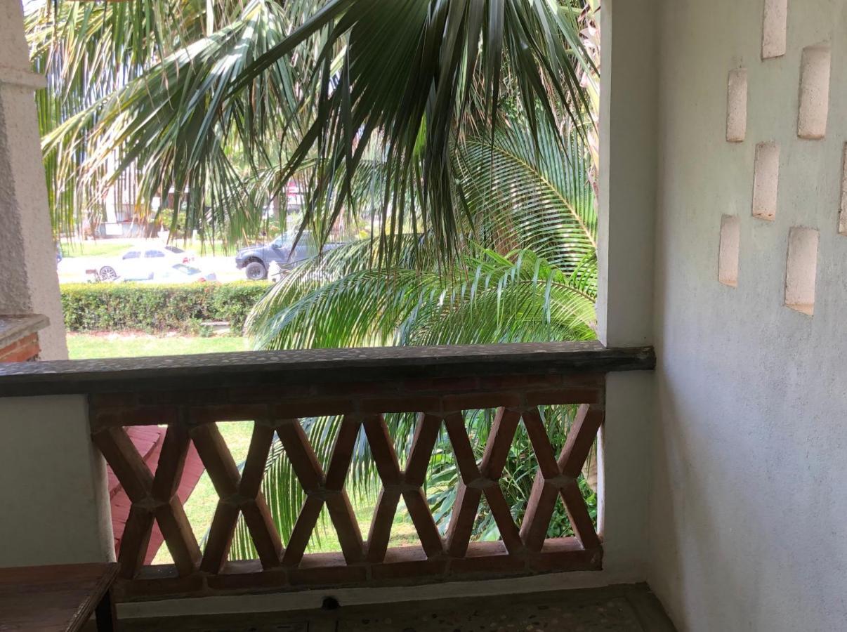 פוארטו אסקונדידו Hotel Arcoiris מראה חיצוני תמונה